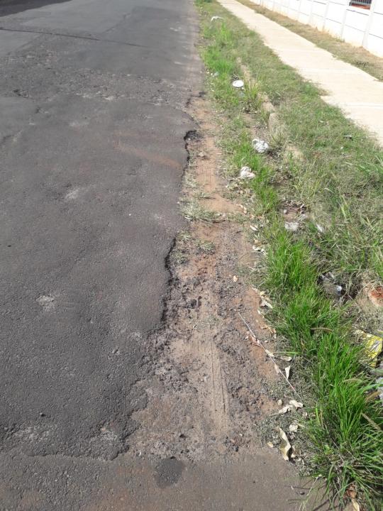 Foto 10 de 11 — Que asfalto é esse? Moradora reclama: “Foi recapeado o Jardim América inteiro e a minha rua ficou esquecida”